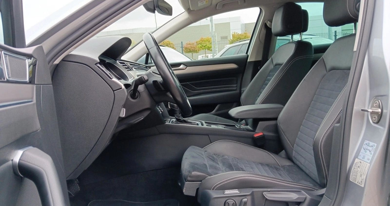 Volkswagen Passat cena 95900 przebieg: 144399, rok produkcji 2019 z Opoczno małe 781